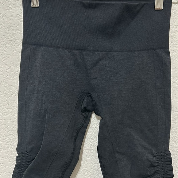 Lululemon In The Flow Crop II Black size 4 Compression - Picture 3 of 12